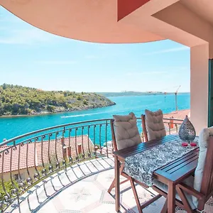 https://apartments-mali-dvor-novigrad.hotelinzadar.com