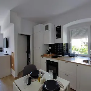 Appartement Agostini - With Self Check-in - Paid Parking Inside, Rijeka
